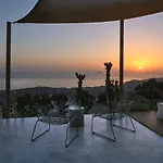 Santorini Heights Apartment