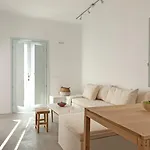 Santorini Heights דירה